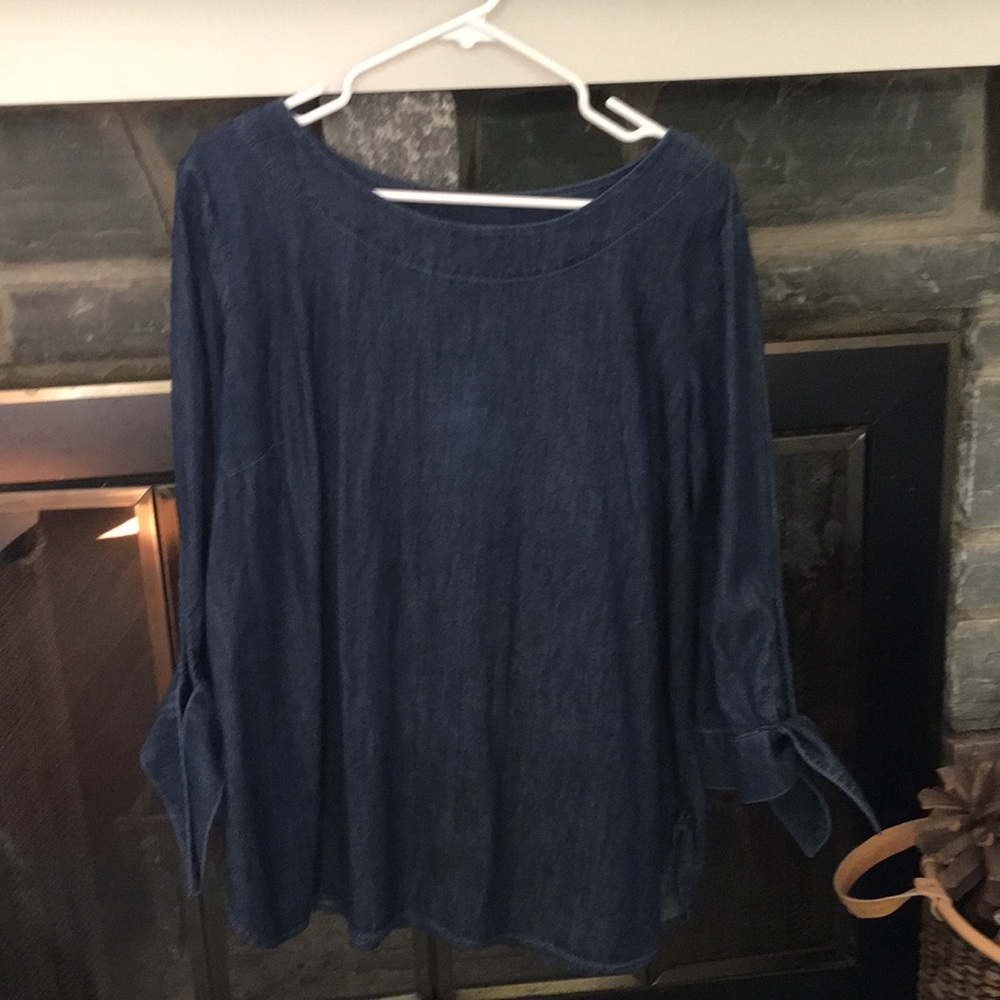 Denim long sleeved top.
